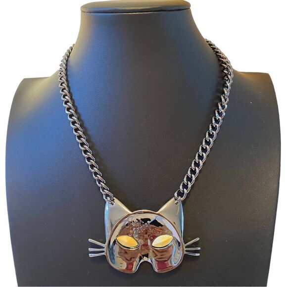 Betsey Johnson Glow-in-the-Dark Jeweled Cat Mask Pendant on Gun Metal Chain - Picture 6 of 7